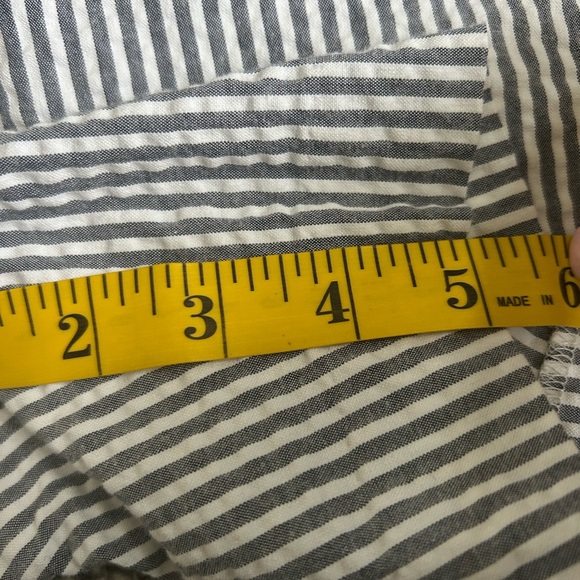 Banana Republic Women’s Seer Soft Navy Blue and White striped shorts size 10 - Picture 7 of 8